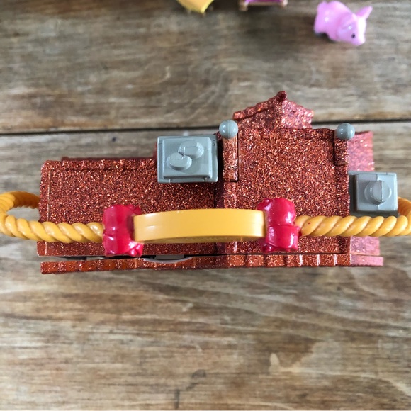 Disney Animators' Collection Littles Belle Cottage Playset - Picture 7 of 11